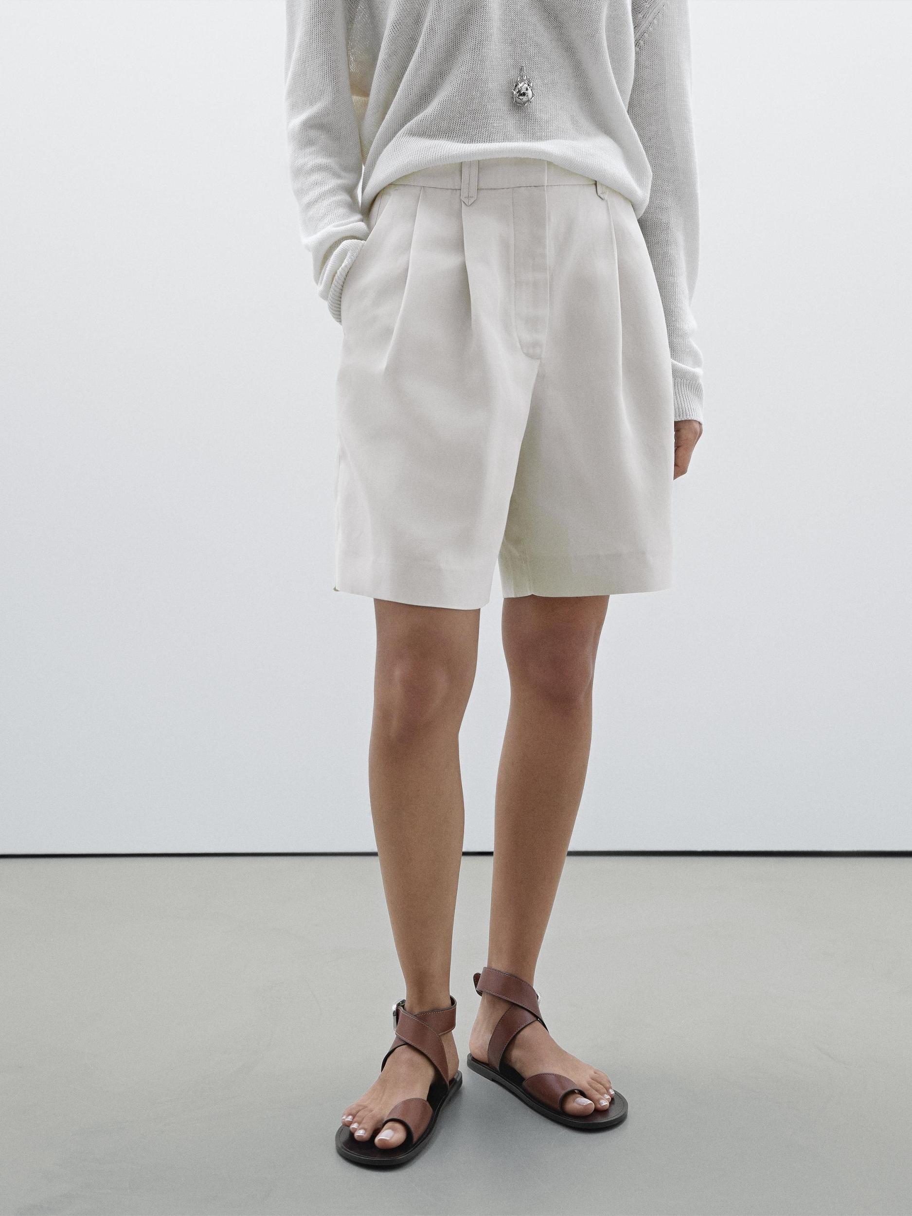 Pleated Bermuda shorts Product Image