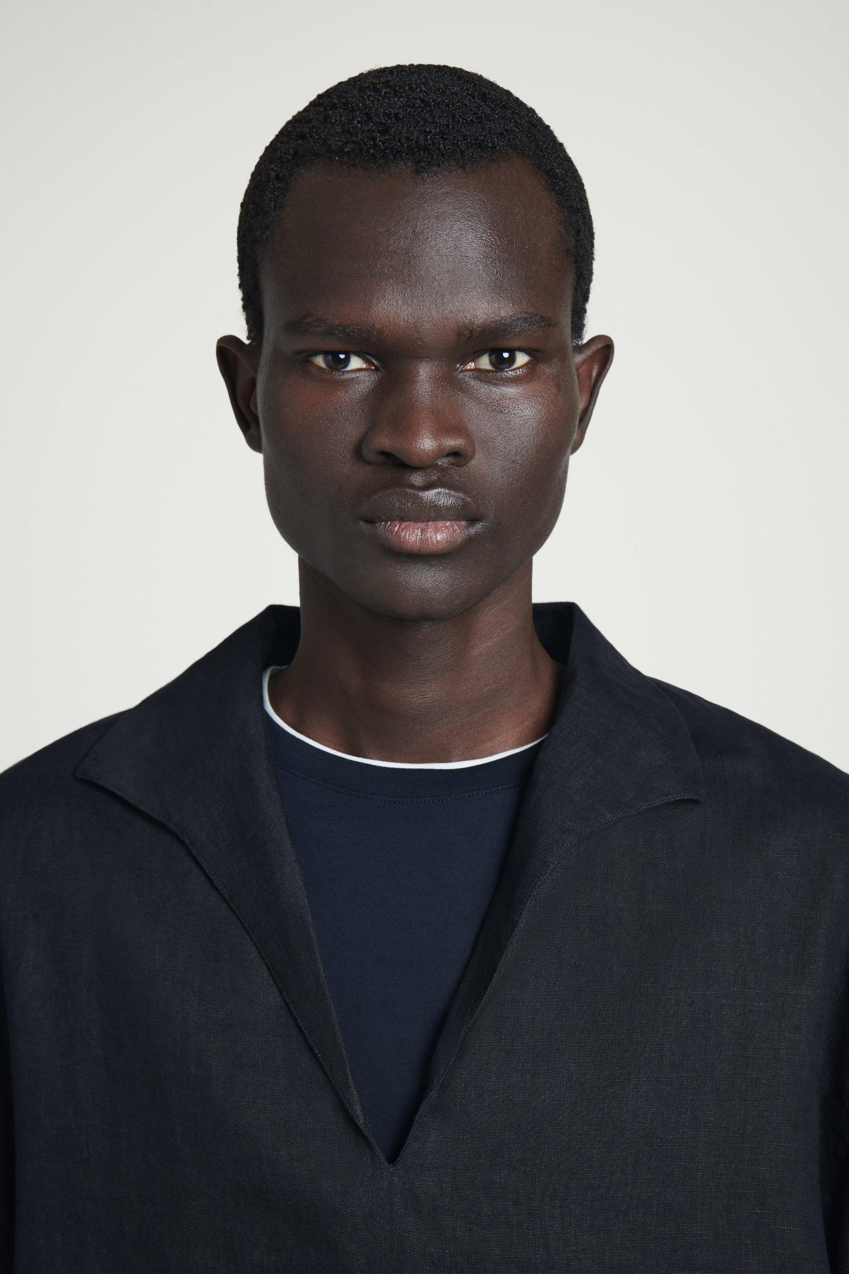 OPEN-COLLAR LINEN SHIRT Product Image