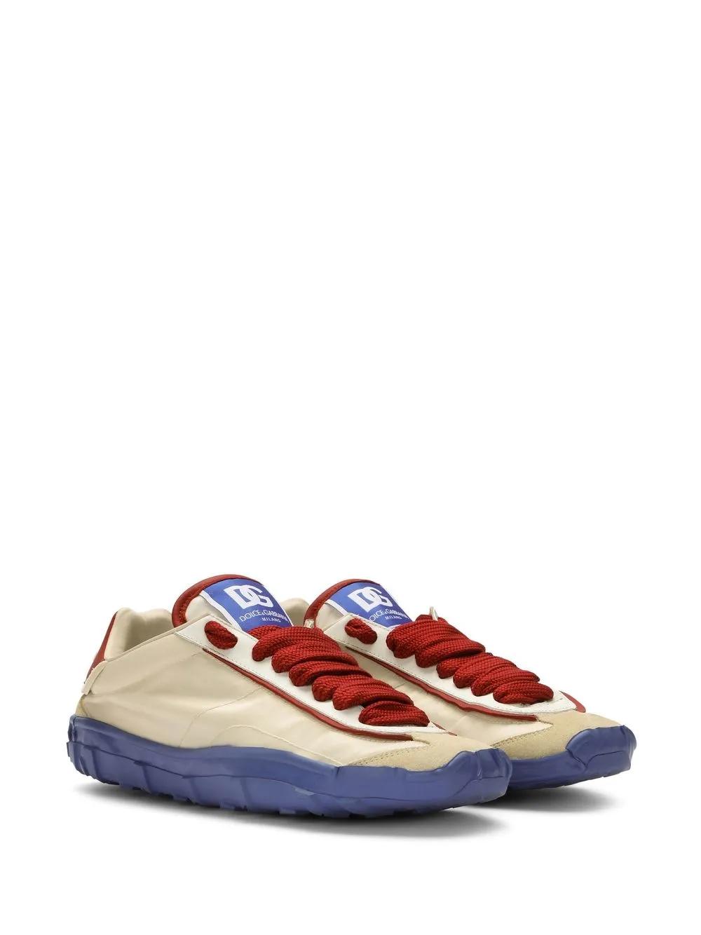 lace-up low-top sneakers Product Image