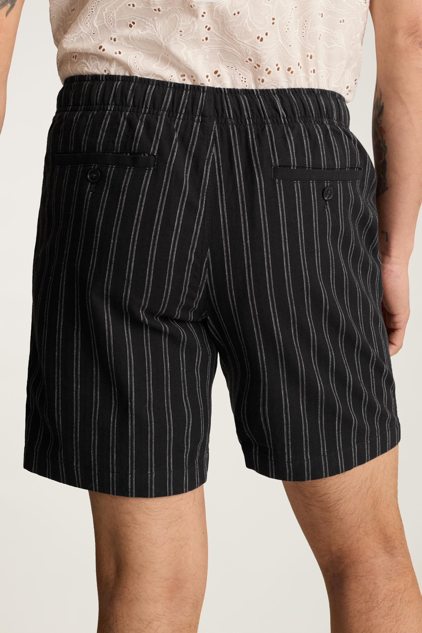 Nomad Short Product Image