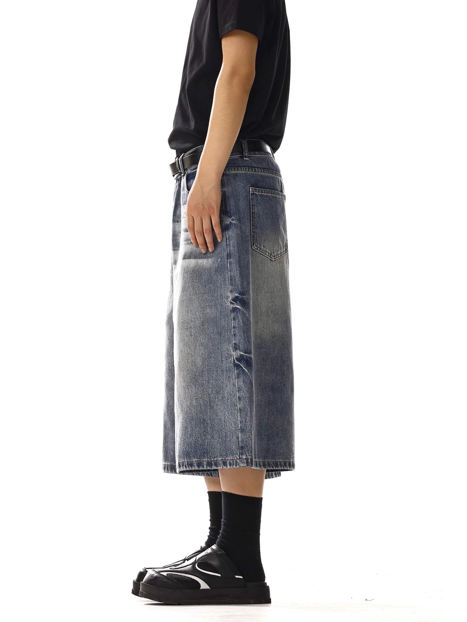 RT No. 18223 WASHED DENIM SHORTS Product Image