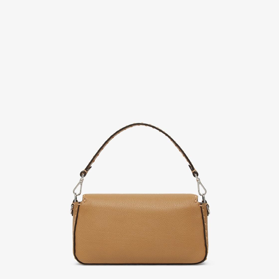 Regular Selleria BaguetteBlack Selleria bag with 590 hand-sewn topstitches Product Image