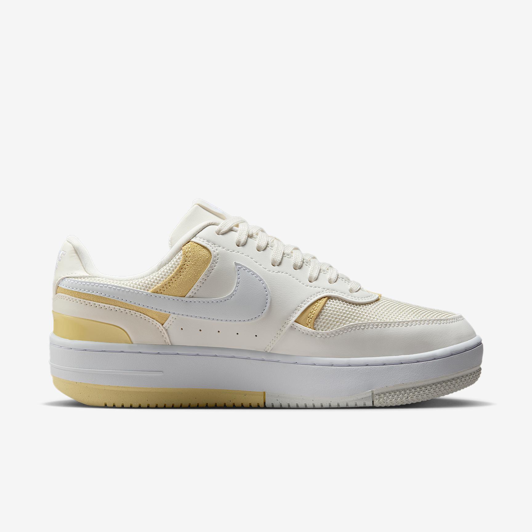 Nike Women's Gamma Force Shoes Product Image