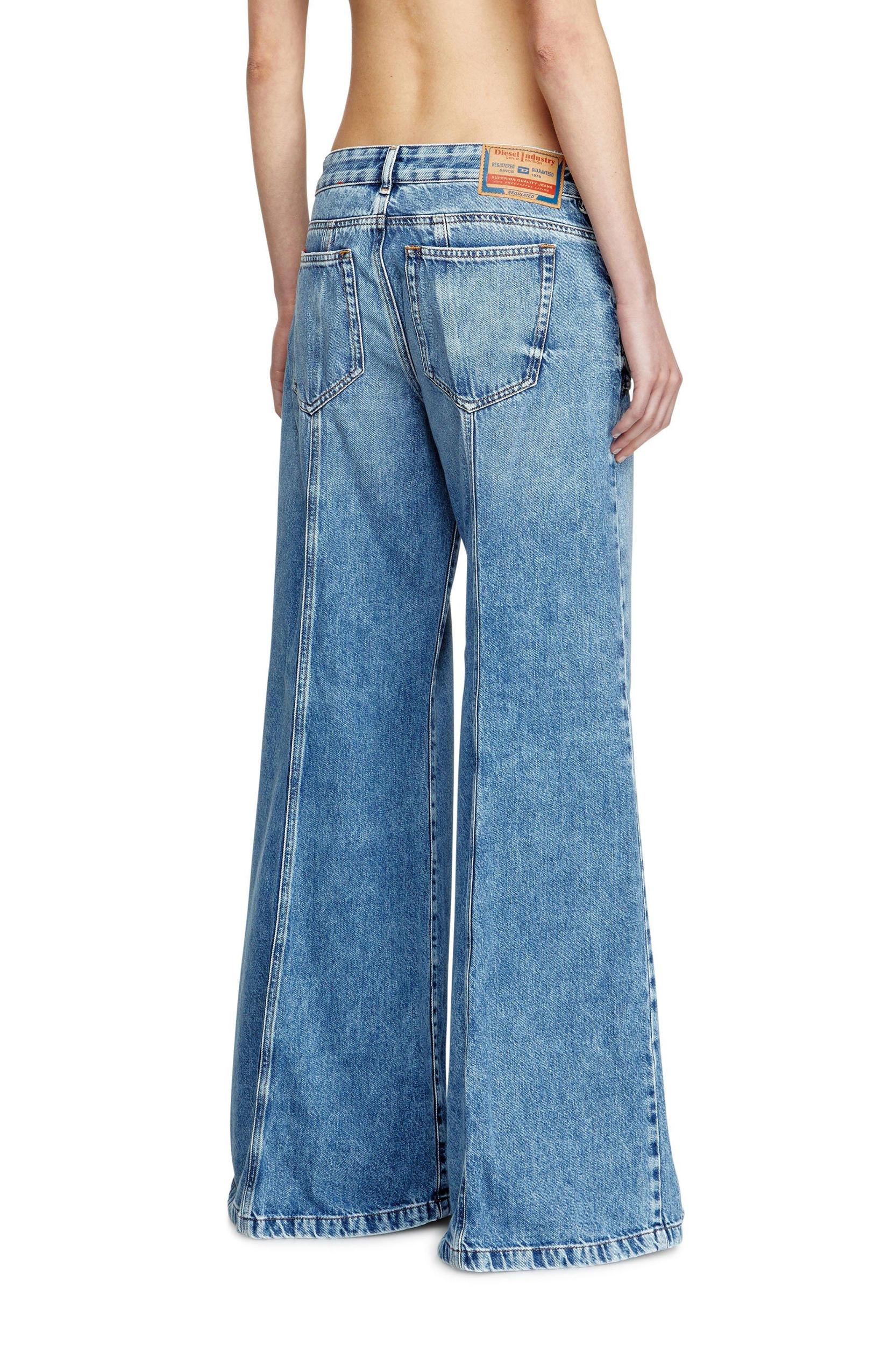 Flare Jeans D-Akii 09H95 Product Image
