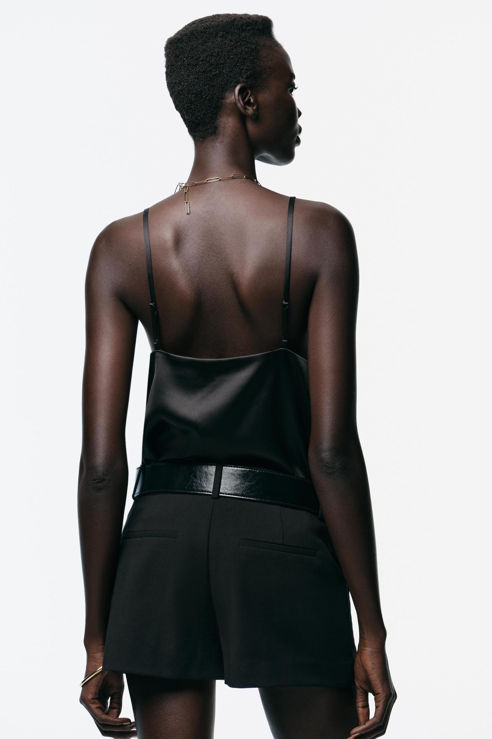 LOW-RISE BELTED SKORT Product Image