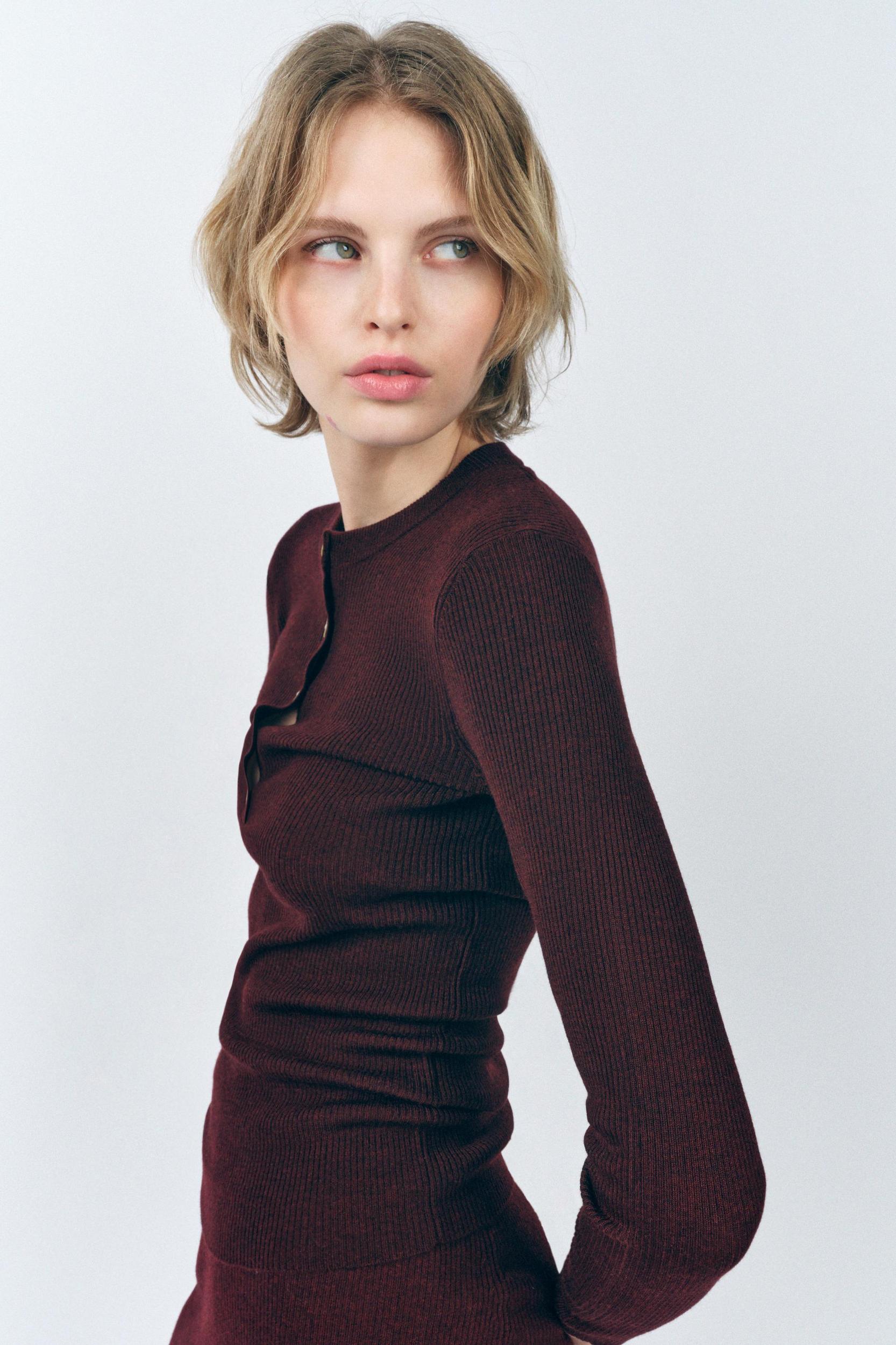 FINE KNIT WOOL SKIRT Product Image