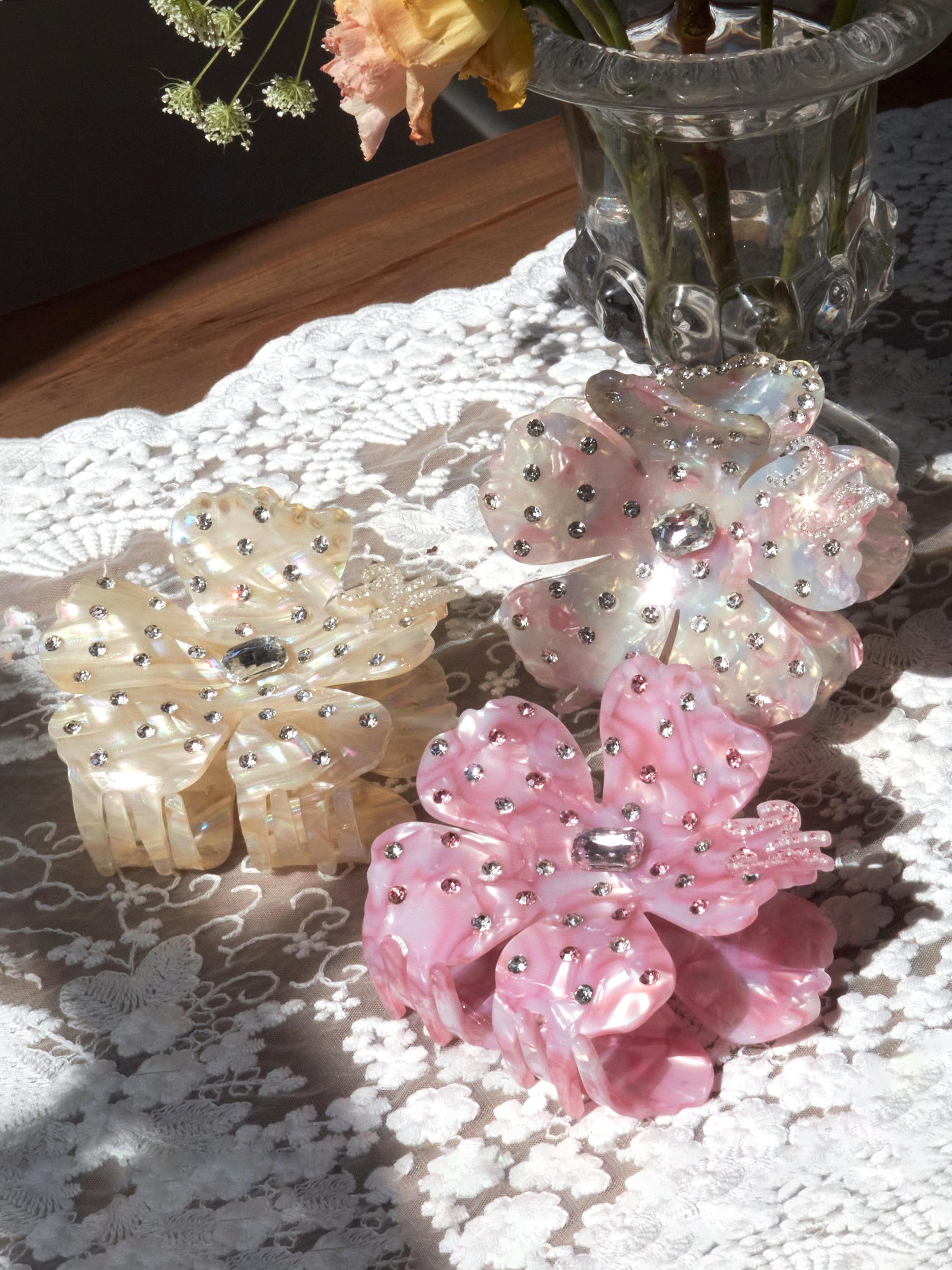 Flora Hairclip (Pink) Product Image