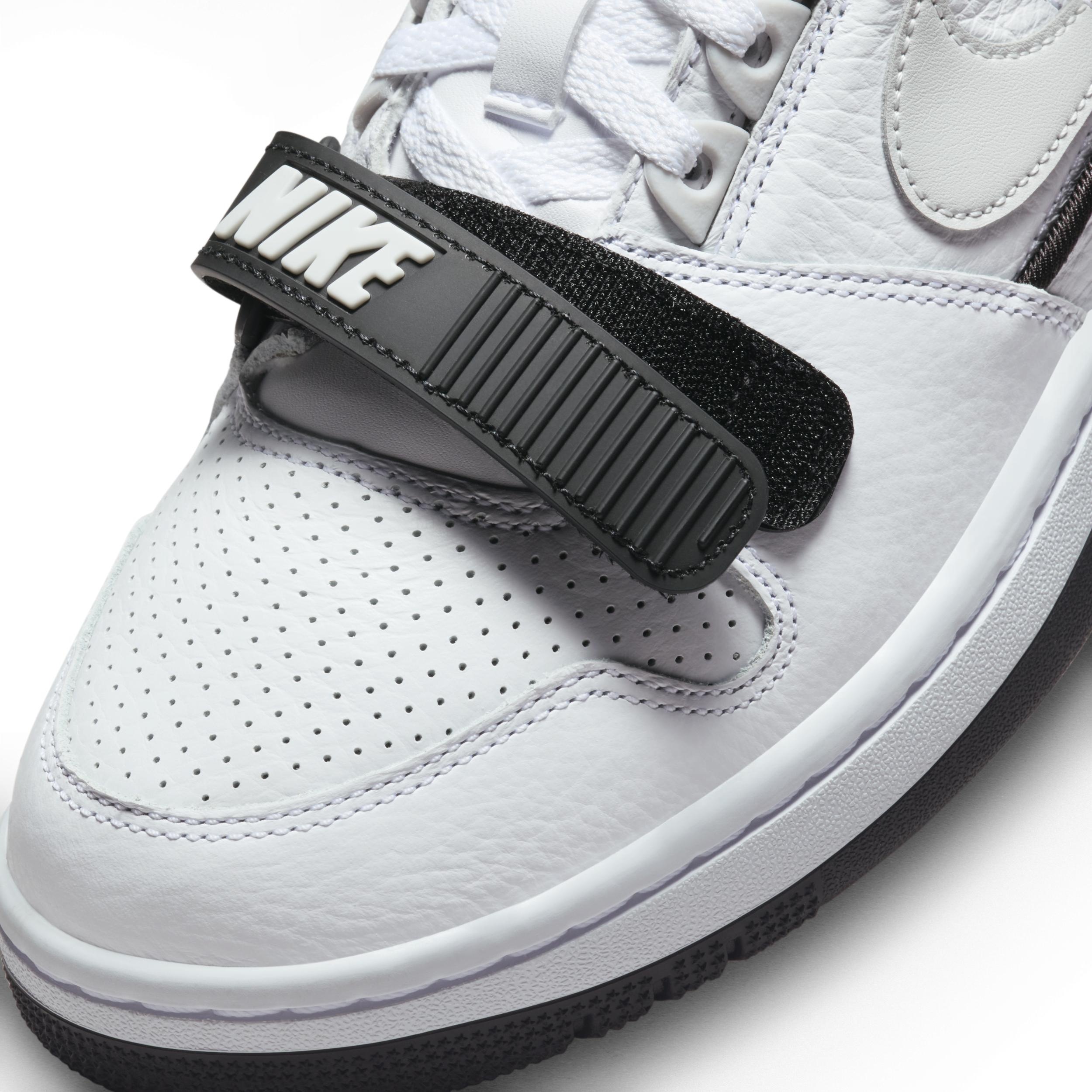 Nike Men's Air Alpha Force Shoes Product Image