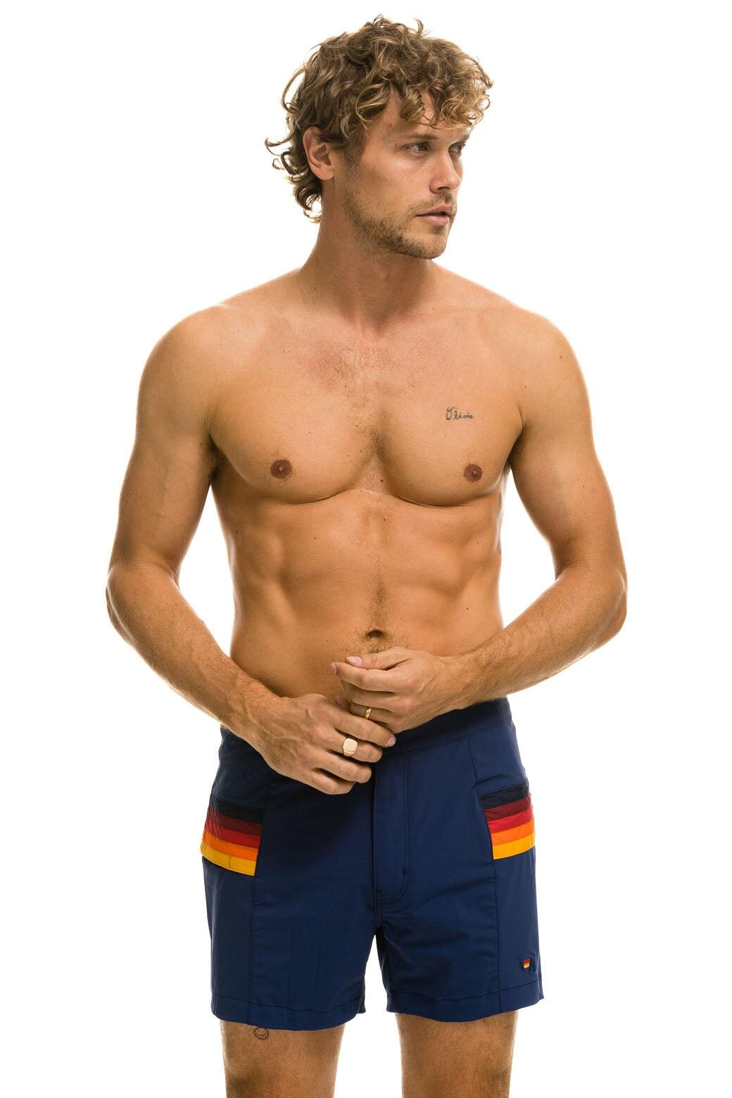 MEN'S HORIZONTAL 5 STRIPE FLEX SHORTS - NAVY Male Product Image