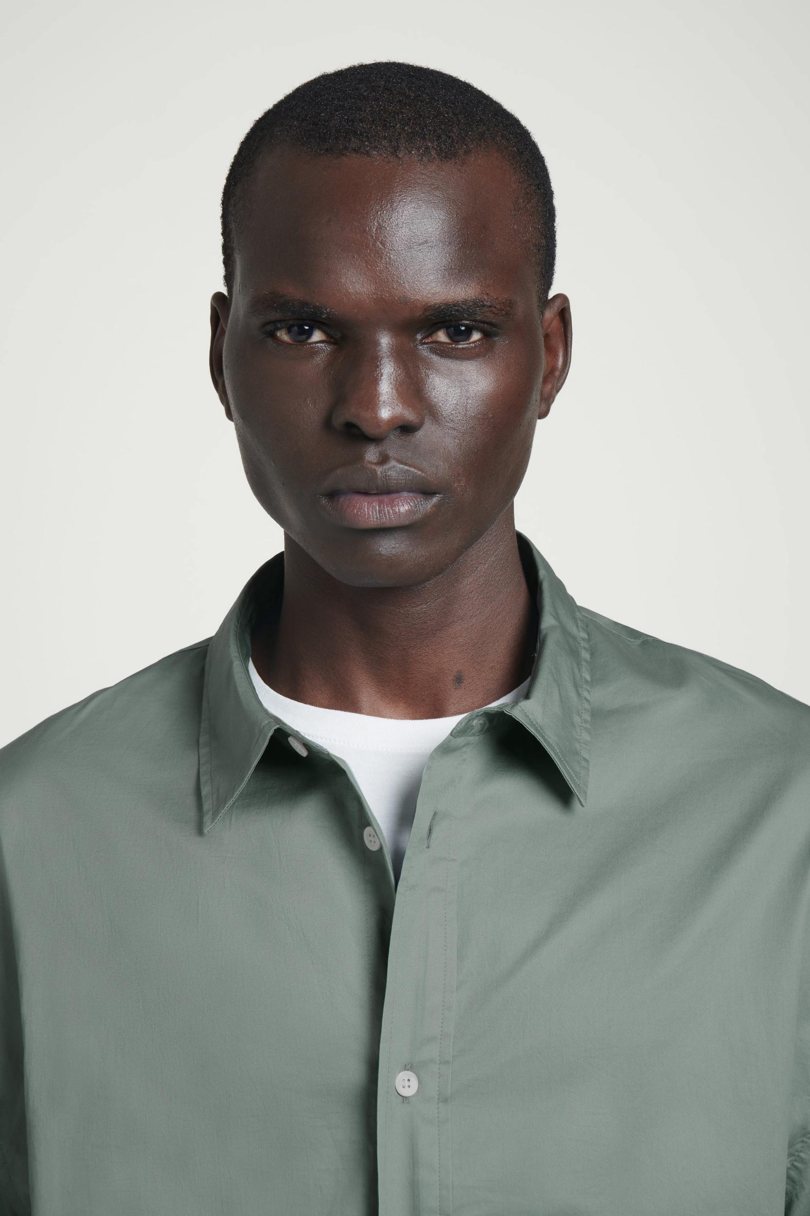 BOXY SHORT-SLEEVED COTTON SHIRT Product Image