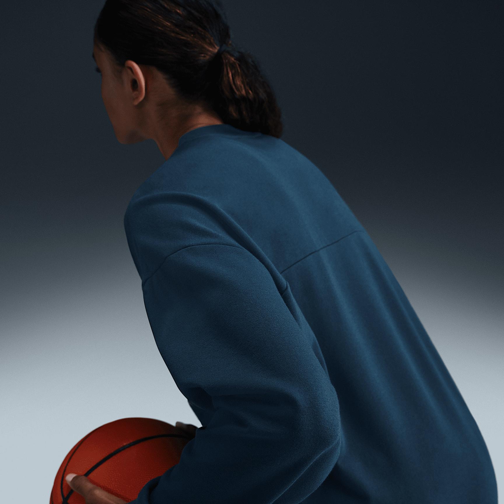 Nike Swoosh Fly Women's Dri-FIT Oversized French Terry Basketball Sweatshirt Product Image