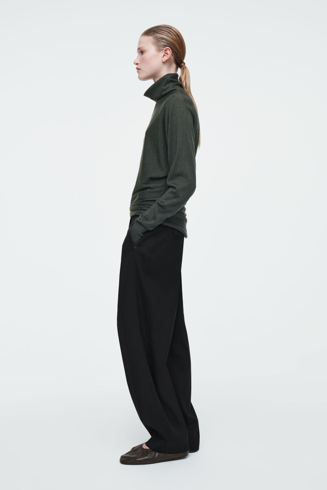 THE FUNNEL-NECK MERINO WOOL SWEATER Product Image
