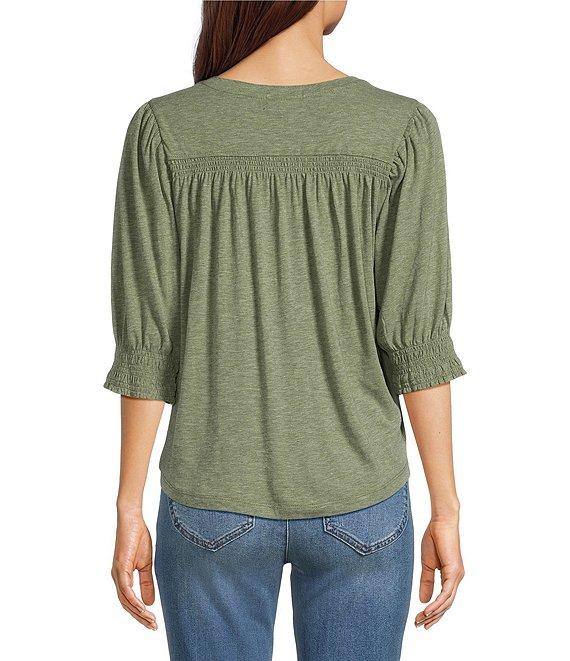 Democracy Petite Size Solid Relaxed Knit V-Neck Elbow Sleeve Top Product Image