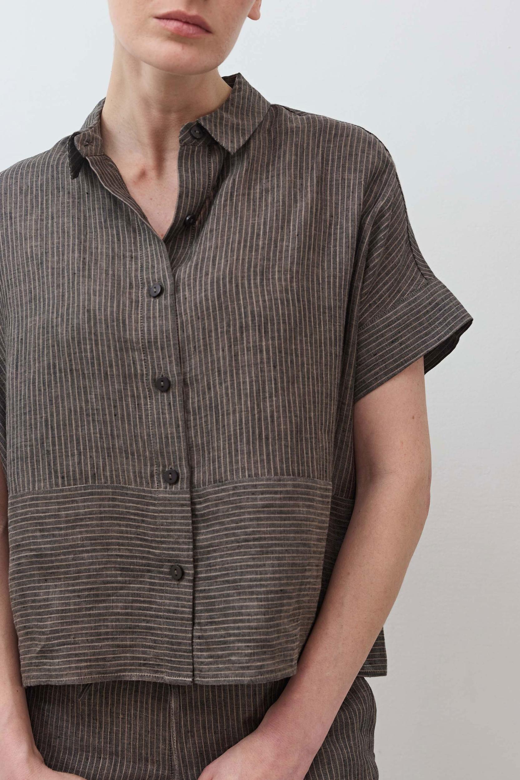 Boxy Linen Cropped Blouse Product Image