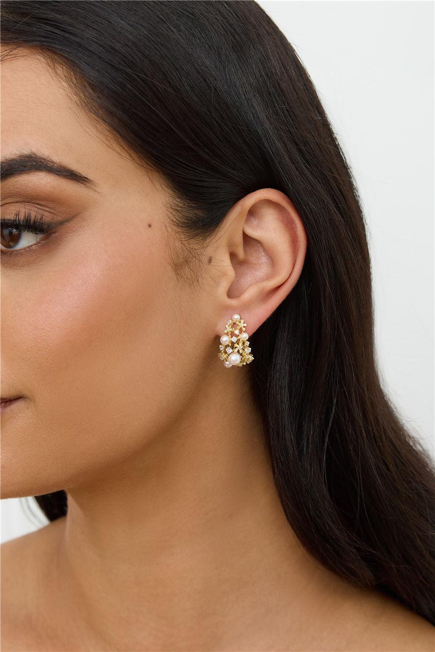 Looks Like Love Earrings Gold Product Image