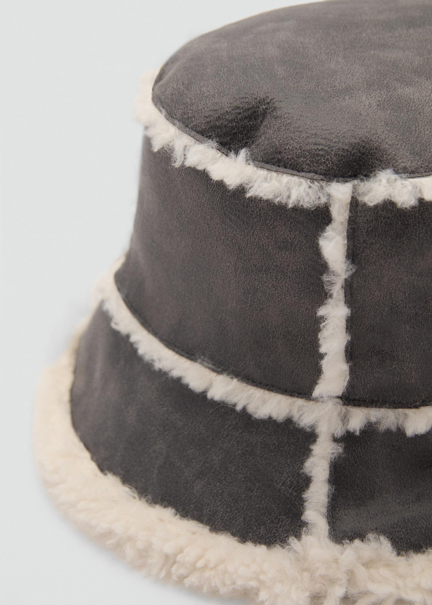 Shearling bucket hat - Women | MANGO USA Product Image