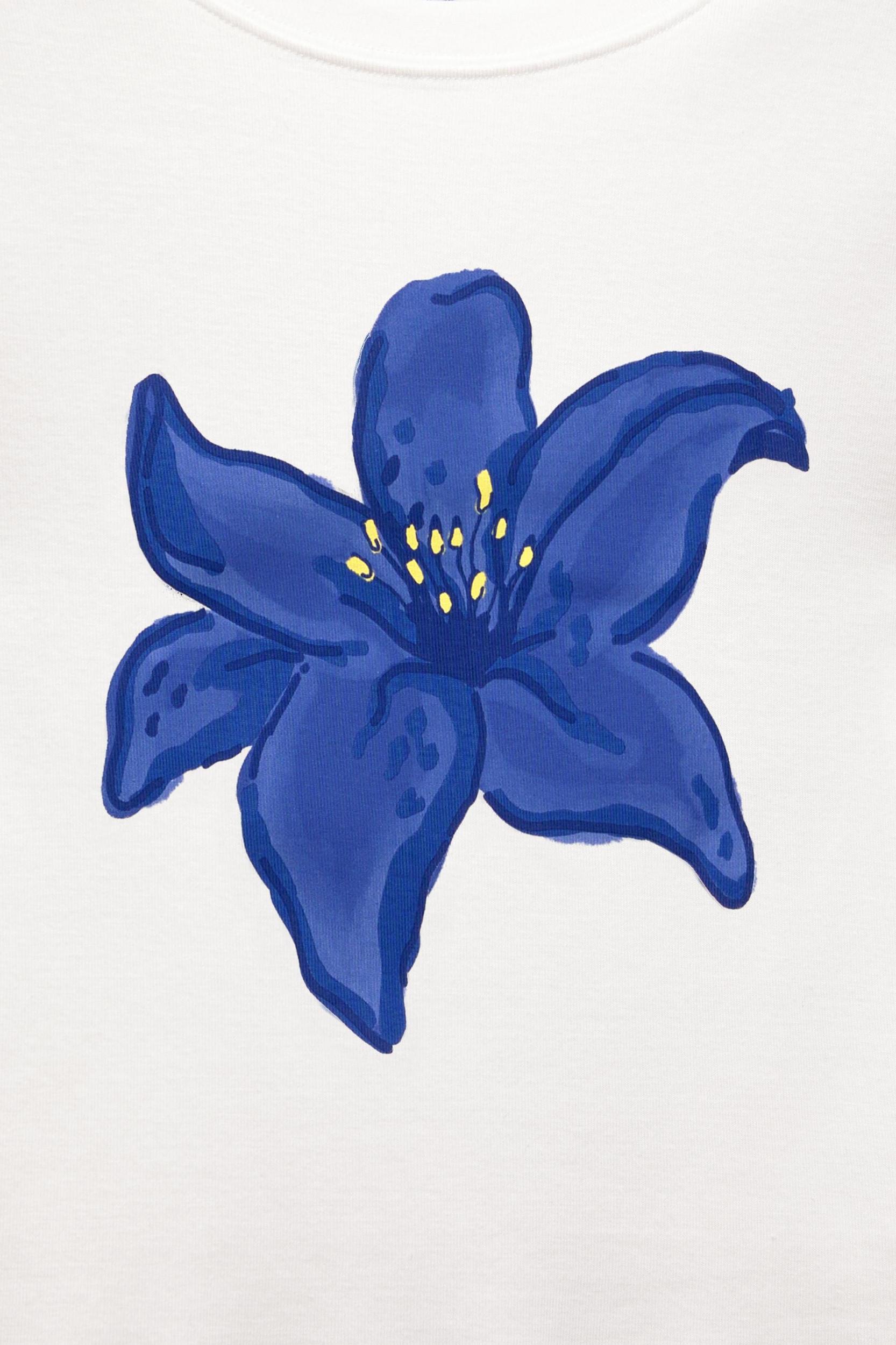 Hibiscus flower cropped T-shirt Product Image