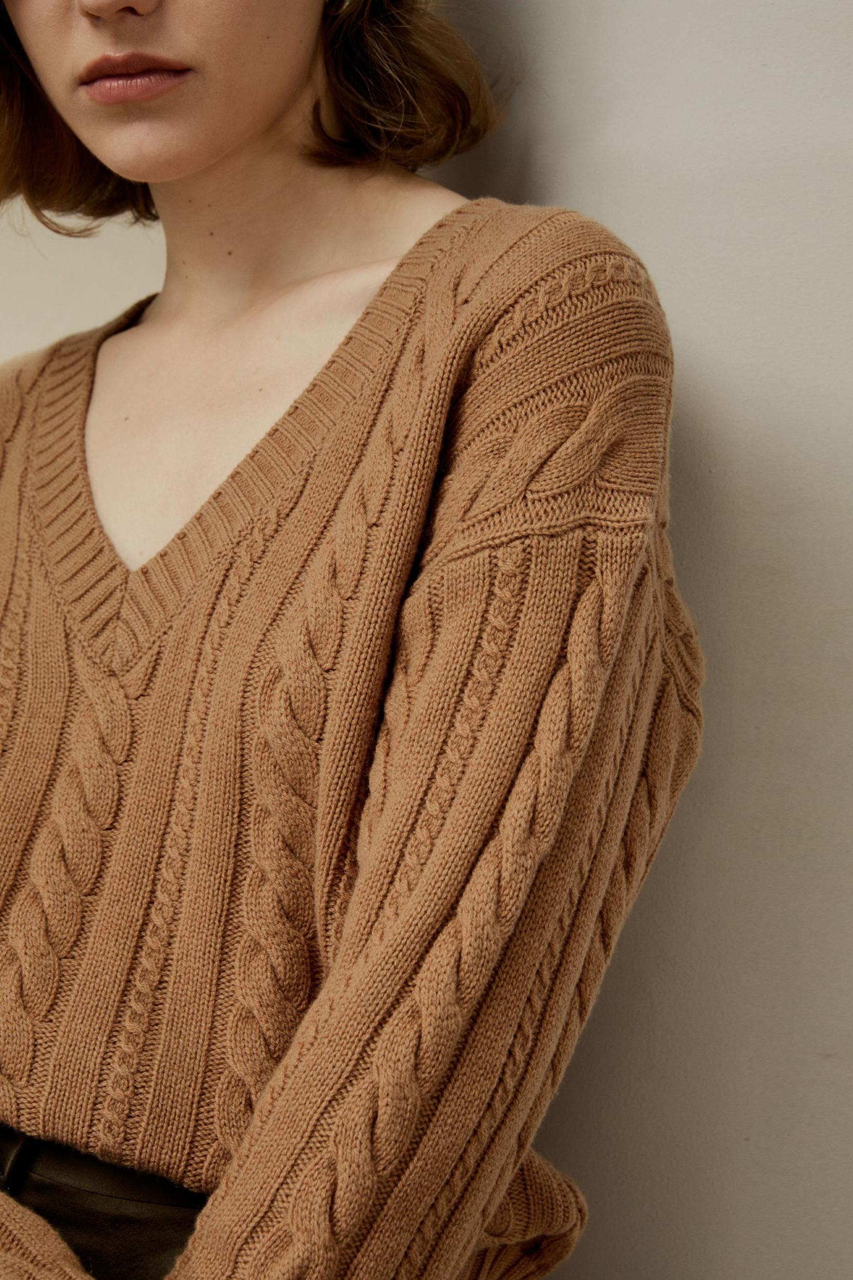 Cable-Knit Wool-Cashmere Blend Sweater Product Image