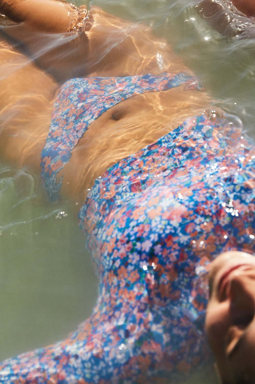 Moana Long Sleeve Cropped Rashguard - Pearla Female Product Image