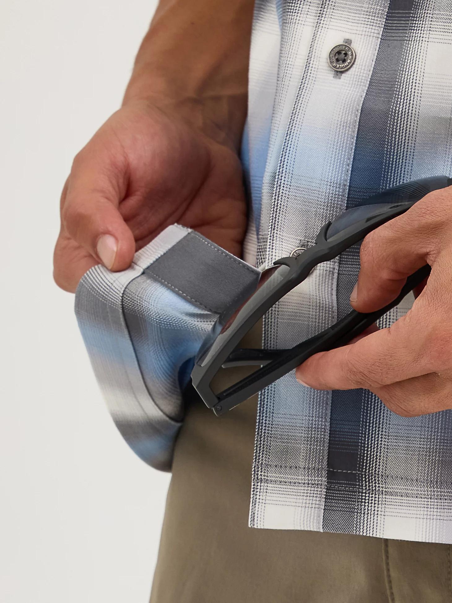 Men's Evergreen Short Sleeve Utility Shirt | Men's SHIRTS | Wrangler® Product Image