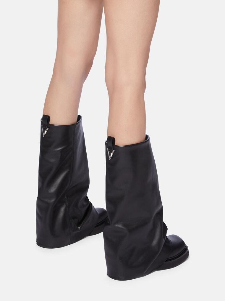 ATTICO Robin Black Boots With Square Toe And Logo Plaque On The Rear In Leather Woman Product Image