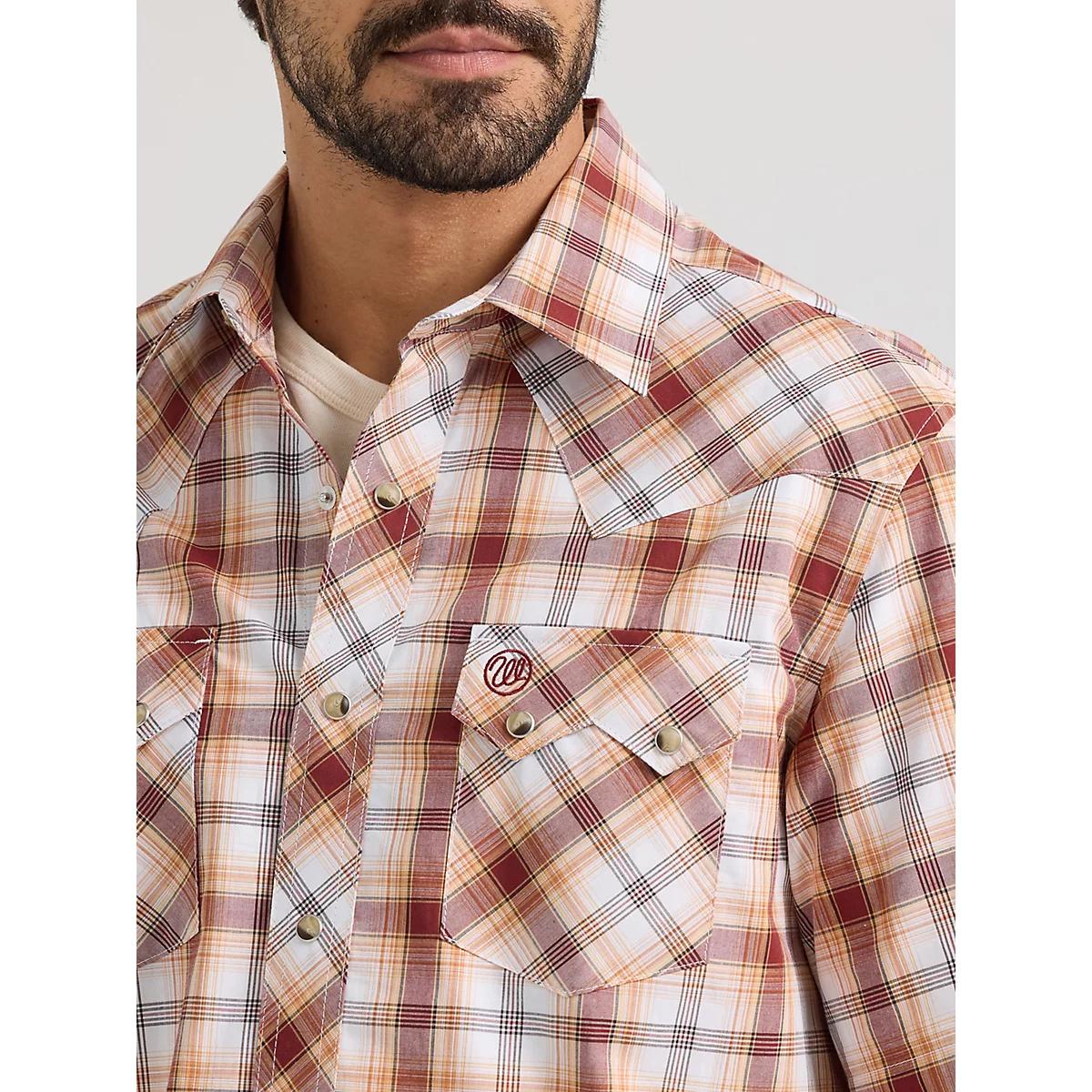 Men's Wrangler Retro® Short Sleeve Sawtooth Pocket Western Snap Shirt in Icy Sea Product Image