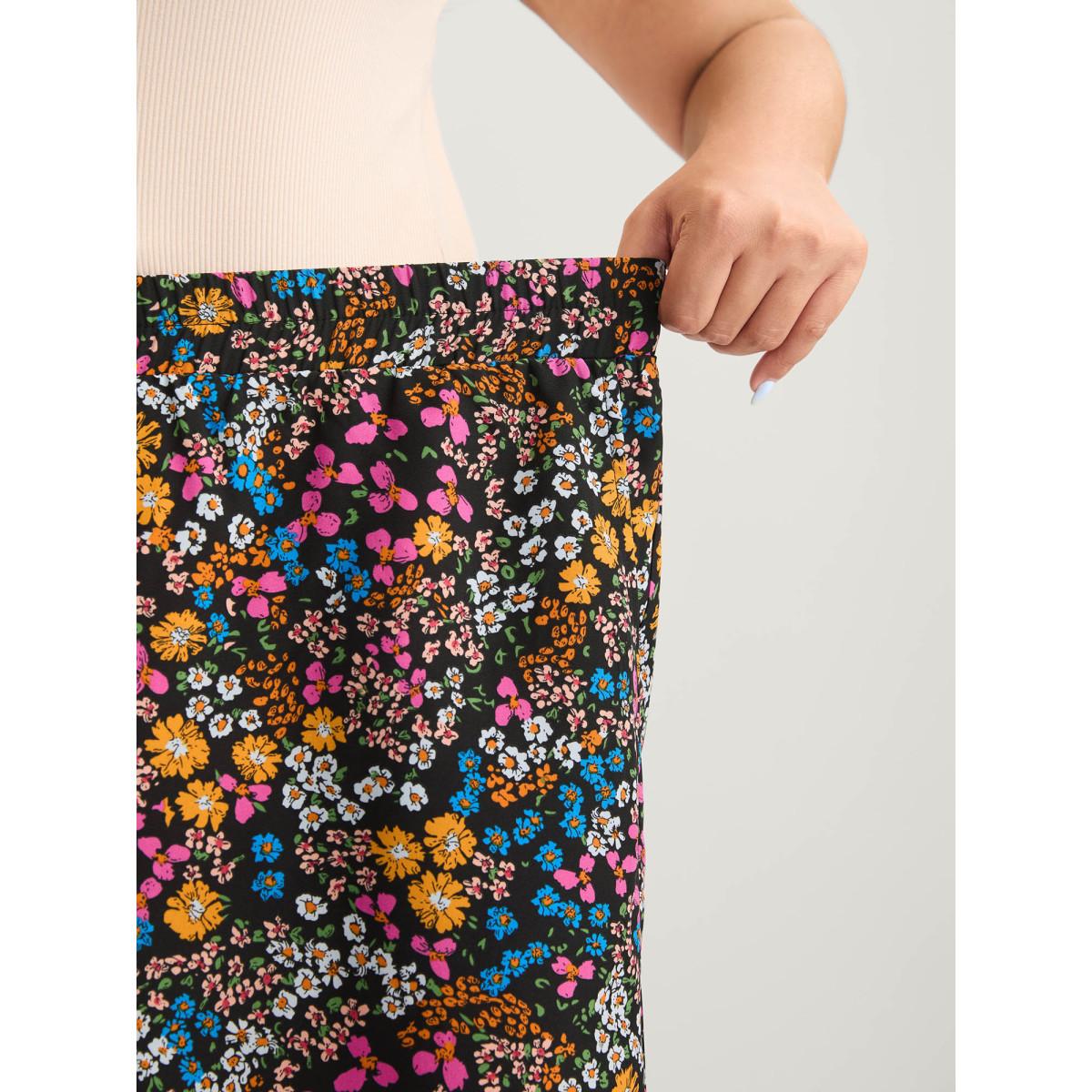 Plus Size Ditsy Floral Print Stretchy Waist Shorts Women BlackFlower Timeless Wide Leg Elegant Shorts BloomChic 12/L Product Image