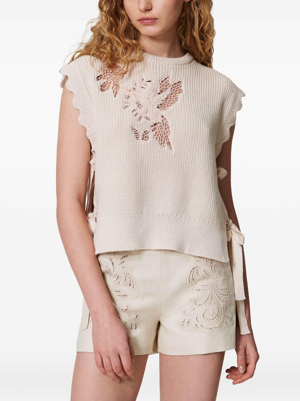 embroidered lace-detail top  Product Image