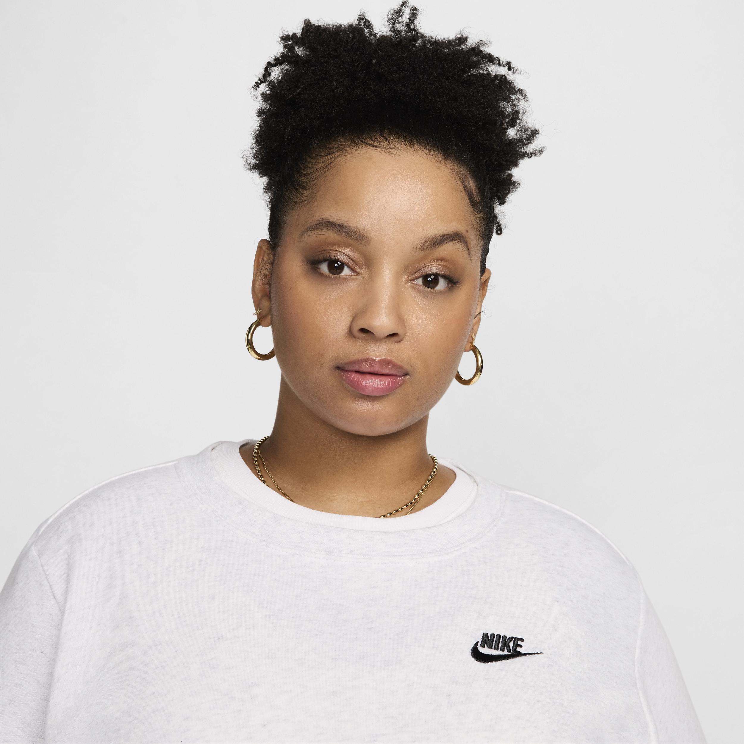 Women's Nike Sportswear Club Fleece Crew-Neck Sweatshirt (Plus Size) Product Image