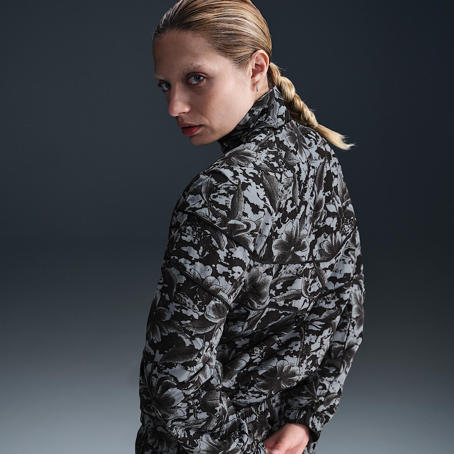Womens Nike Sportswear Windrunner Loose UV Protection Woven Full-Zip Printed Jacket | HM7285-010 Product Image