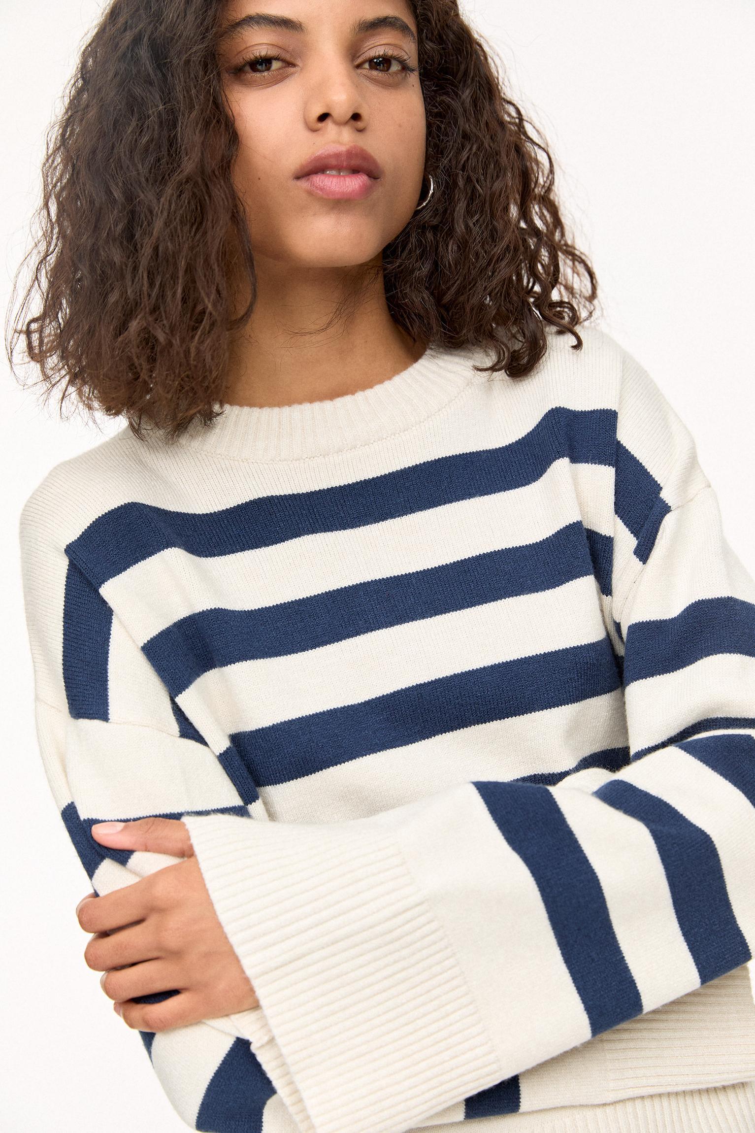 Sweater with wide sleeves Product Image