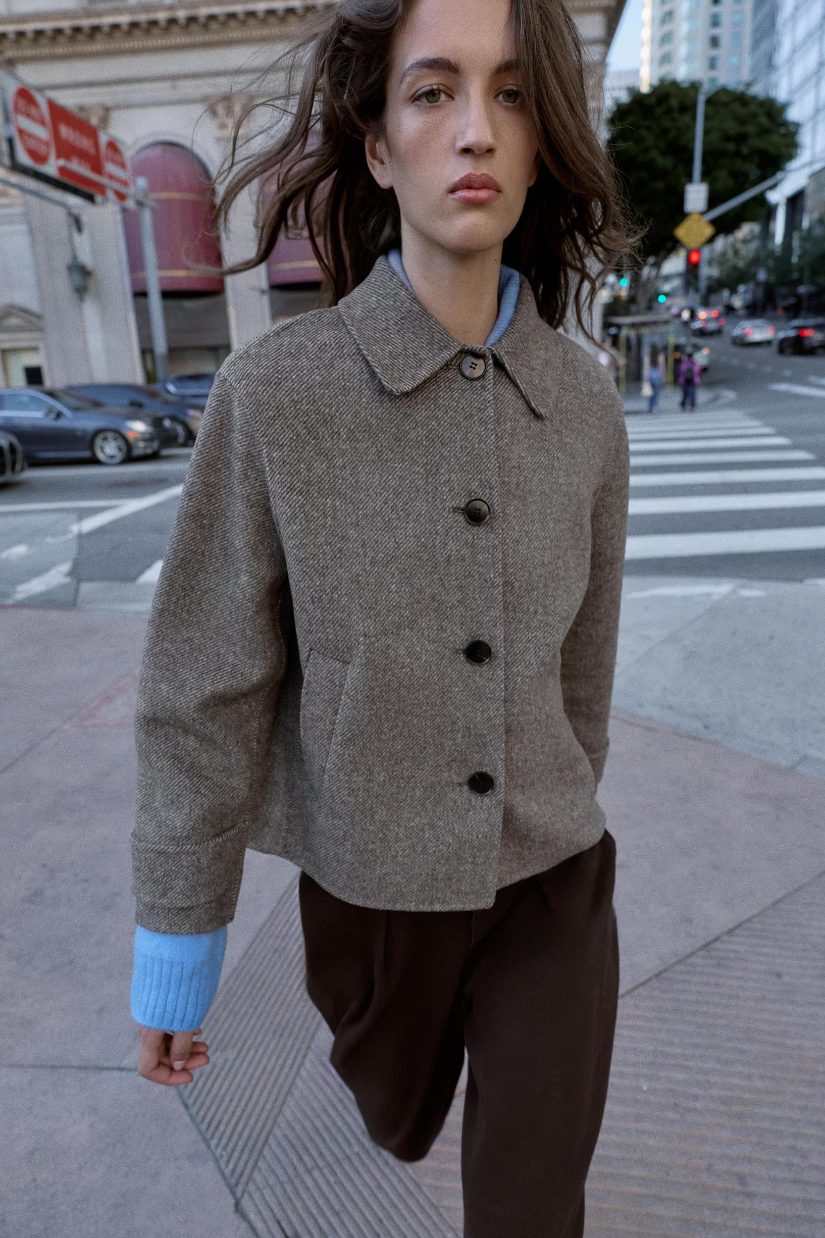 SHORT WOOL COAT Product Image