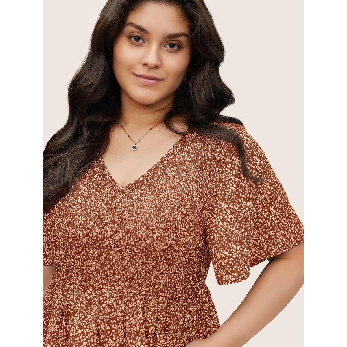 Plus Size OrangeRed Ditsy Floral Shirred Ruffle Sleeve Elastic Waist Blouse Women Elegant Short sleeve V-neck Everyday Blouses BloomChic 26/4X Product Image