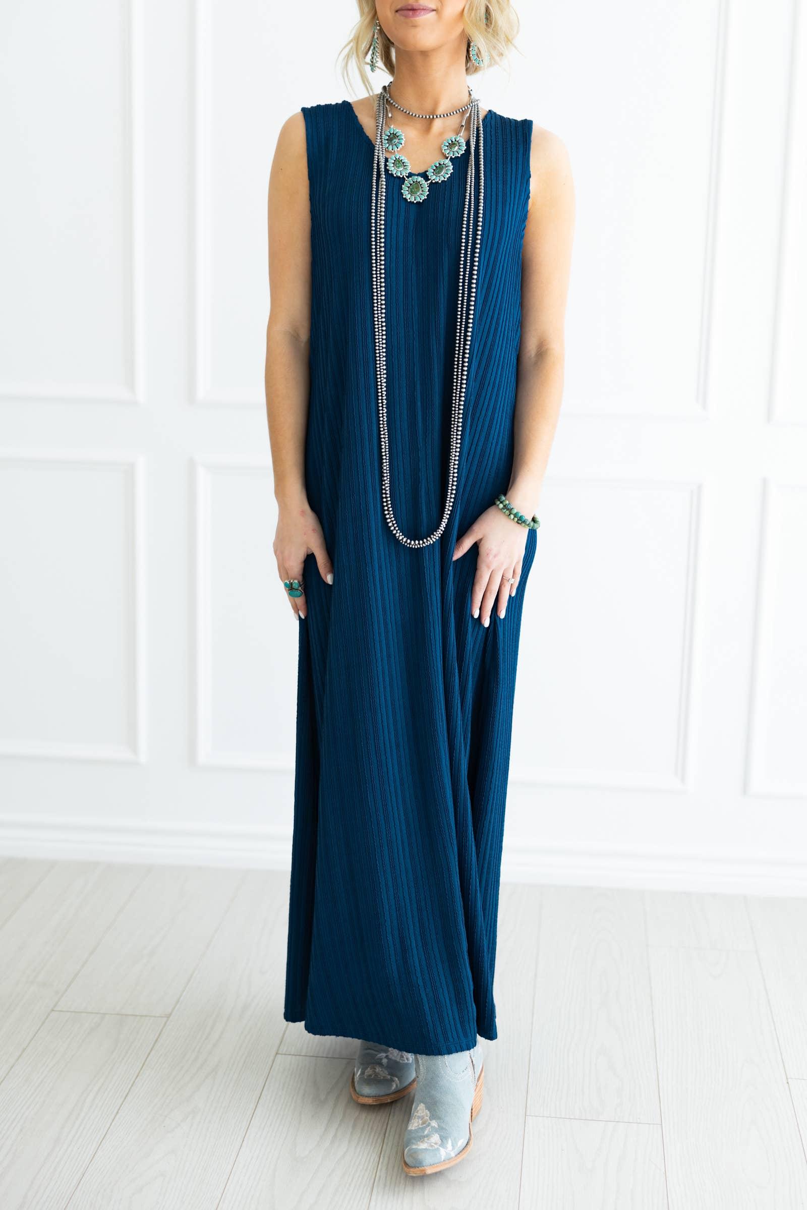 Textured Pleated Maxi Dress: NAVY Product Image