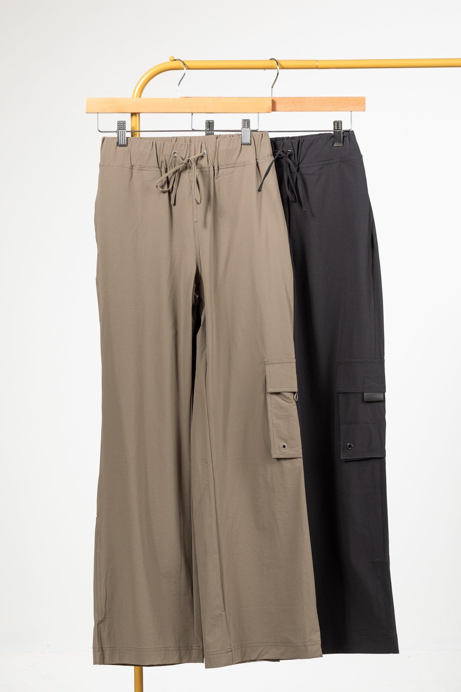 Mid Rise Wide Leg Cargo Pants Product Image
