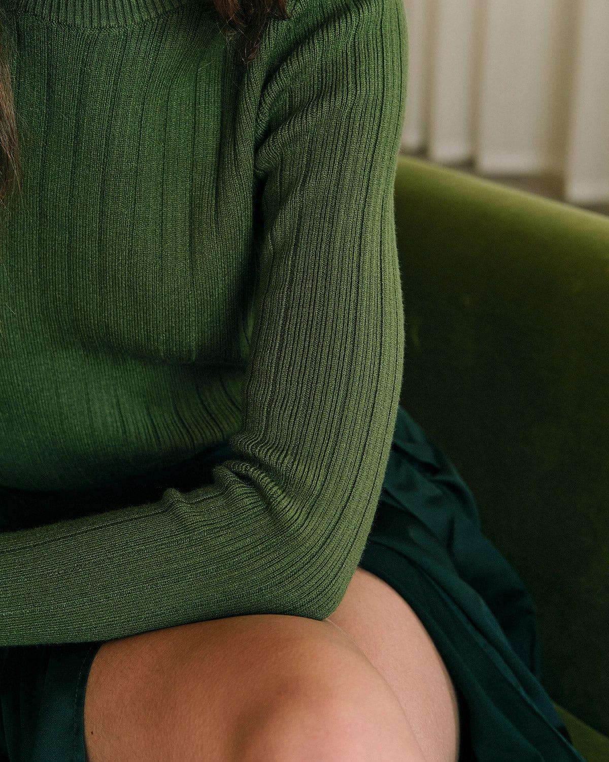 The Round Neck Ribbed Knit Sweater Female Product Image