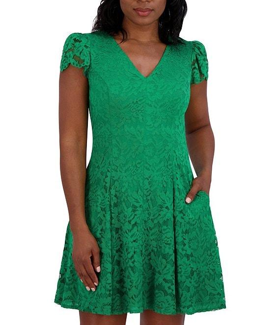 Jessica Howard Short Sleeve V-Neck Fit and Flare Lace Dress Product Image