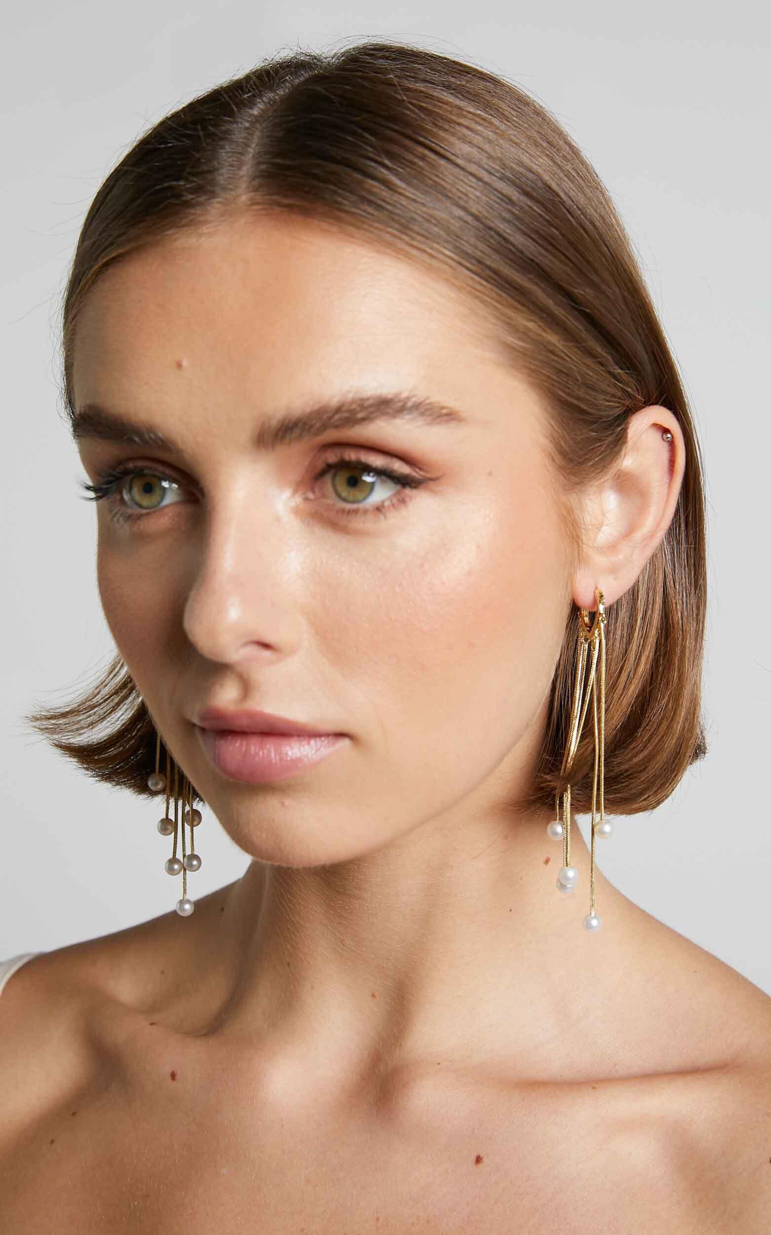 Karitha Earrings - Drop Earrings in Gold with Pearls Product Image