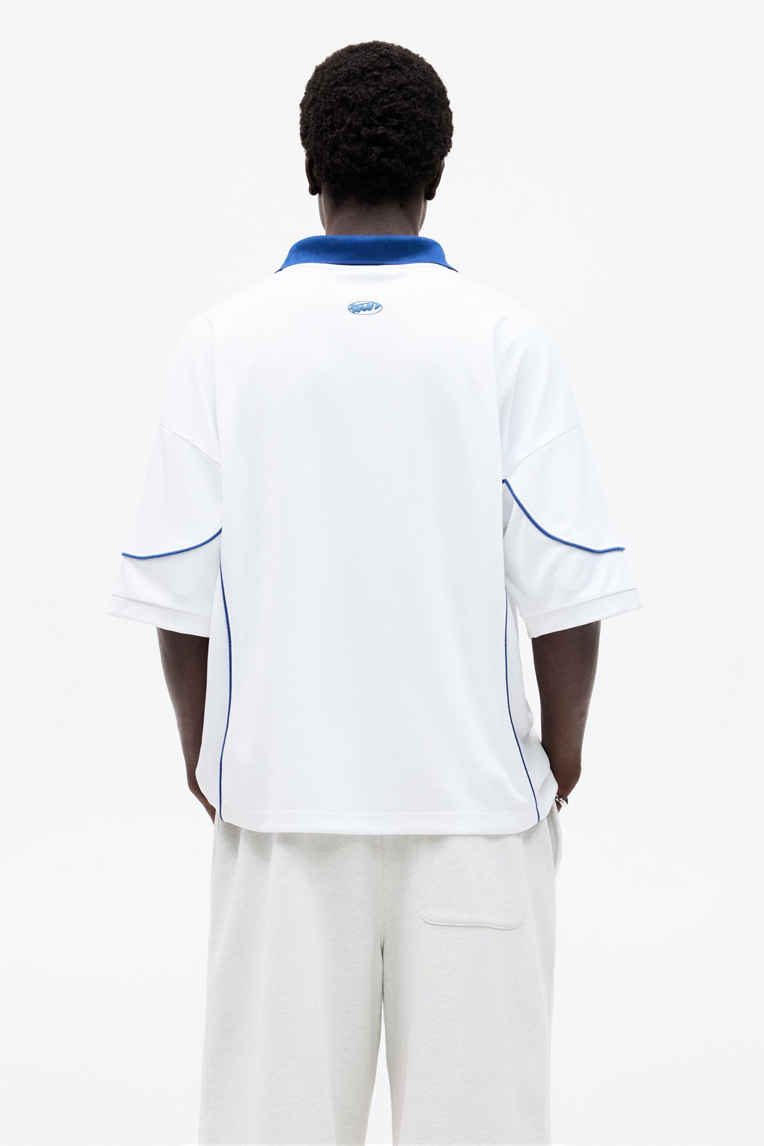 White polo collar T-shirt Product Image