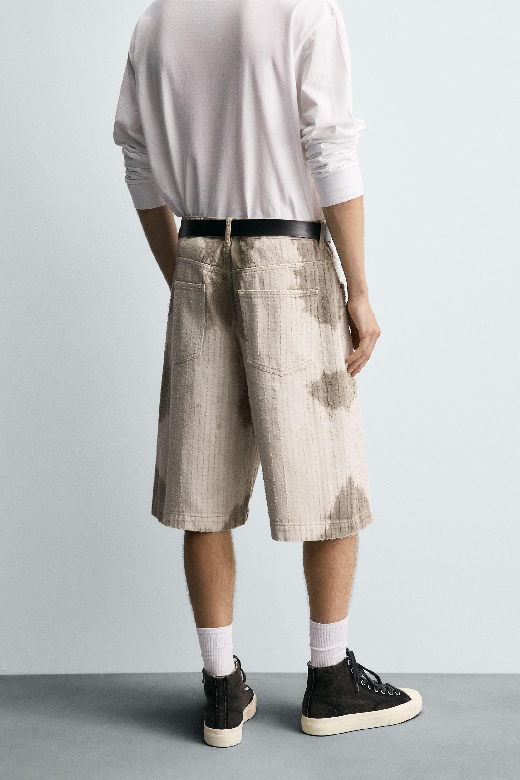 TEXTURED STRIPED SHORTS Product Image