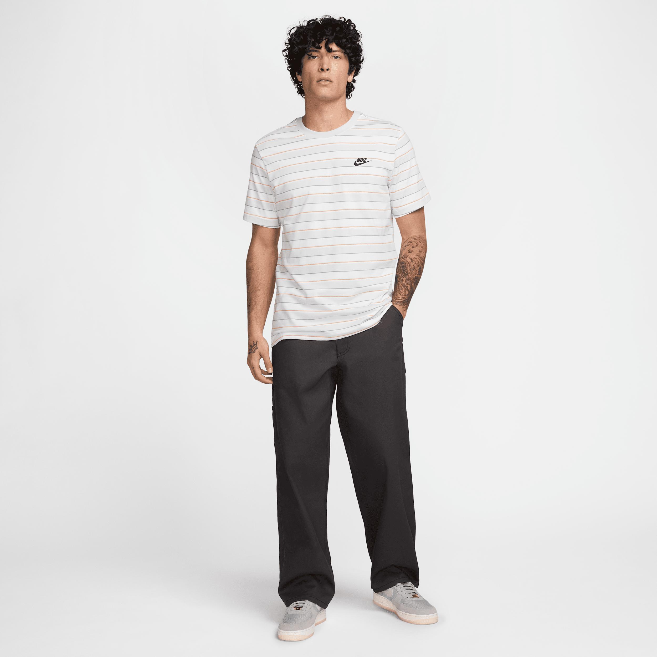 Nike Men's Club T-Shirt Product Image