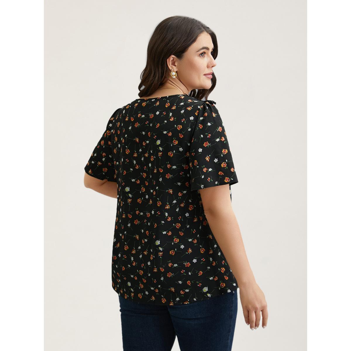 Plus Size Black Lace Spliced Floral Print Notched Collar Blouse Women Elegant Short sleeve Notched collar Everyday Blouses BloomChic 26/4X Product Image