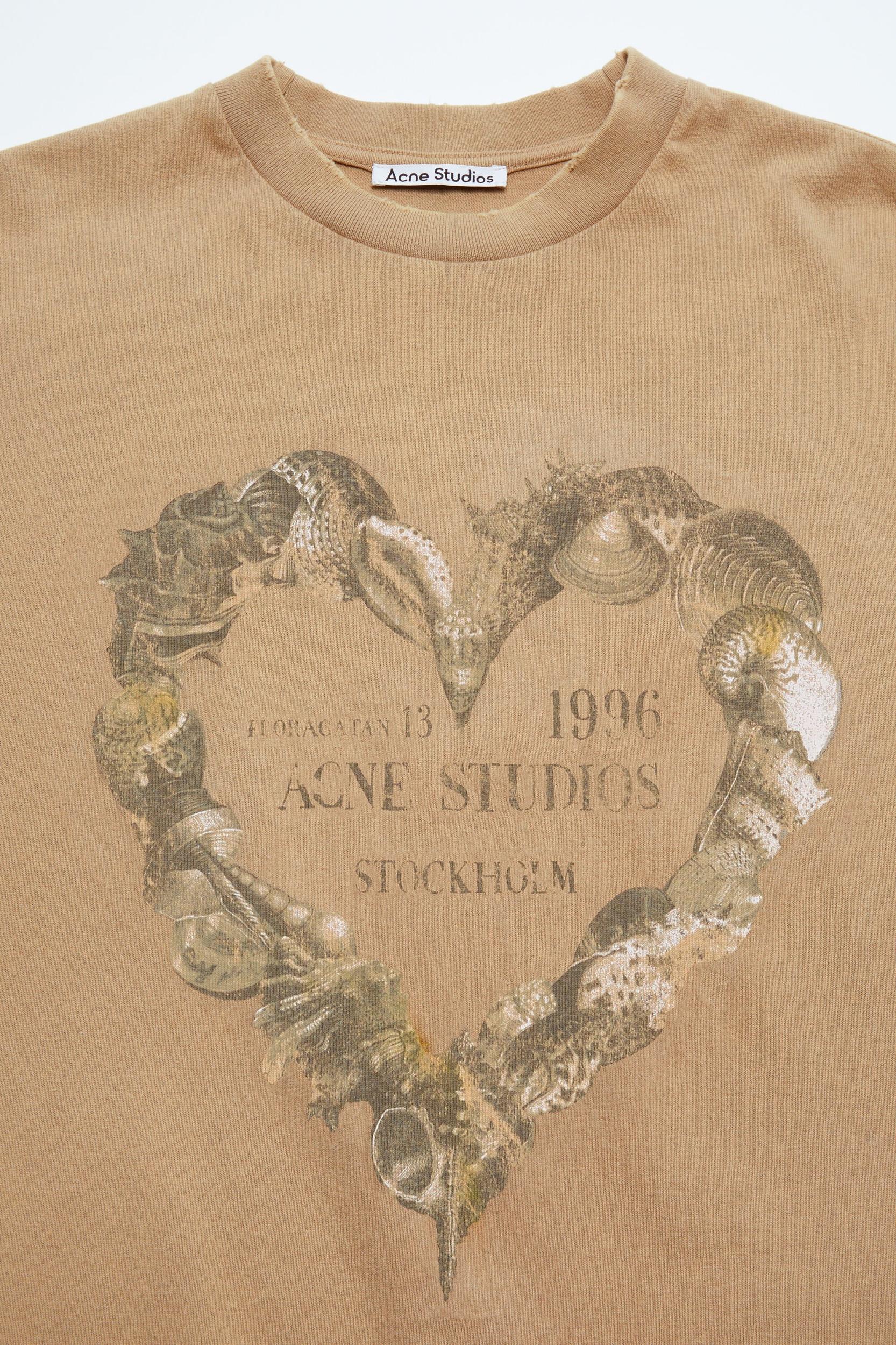 Layered print t-shirt Product Image