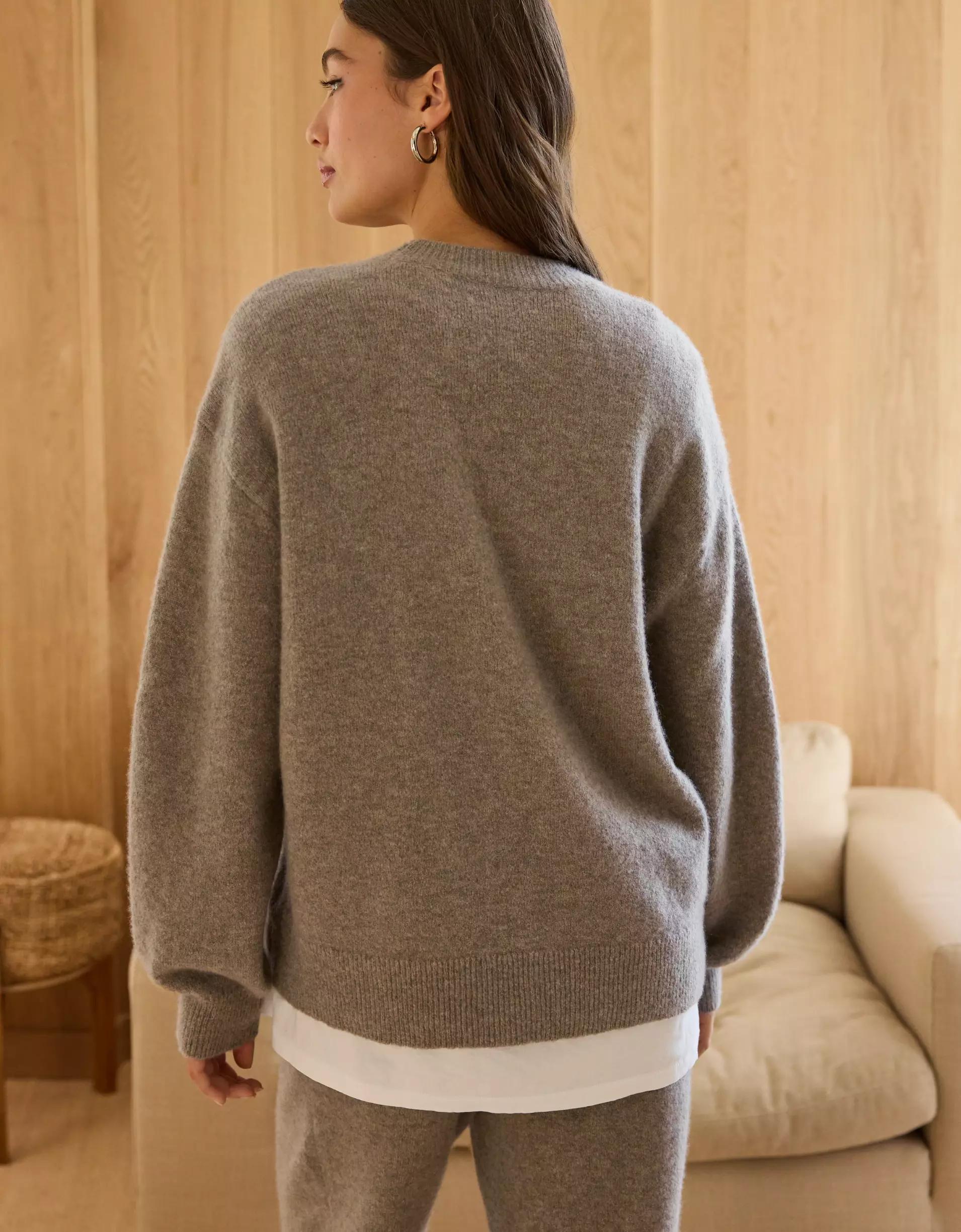 AE77 Premium Cashmere-Blend Crew Neck Boyfriend Sweater Product Image