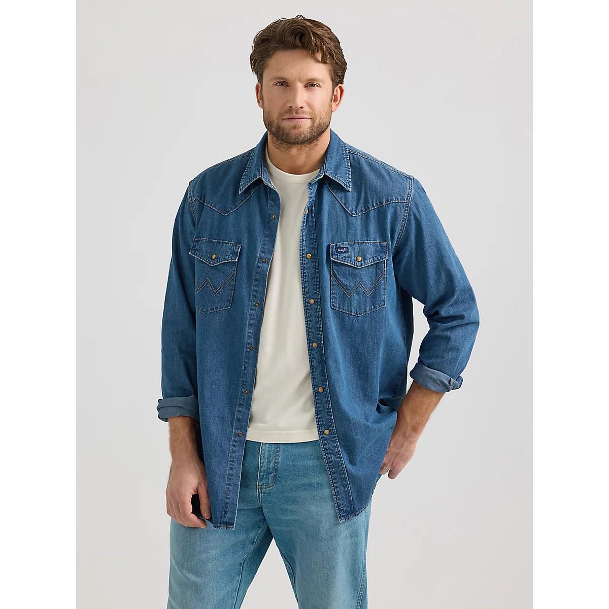 Men's Wrangler® Classic Denim Western Snap Shirt in Light Wash Product Image