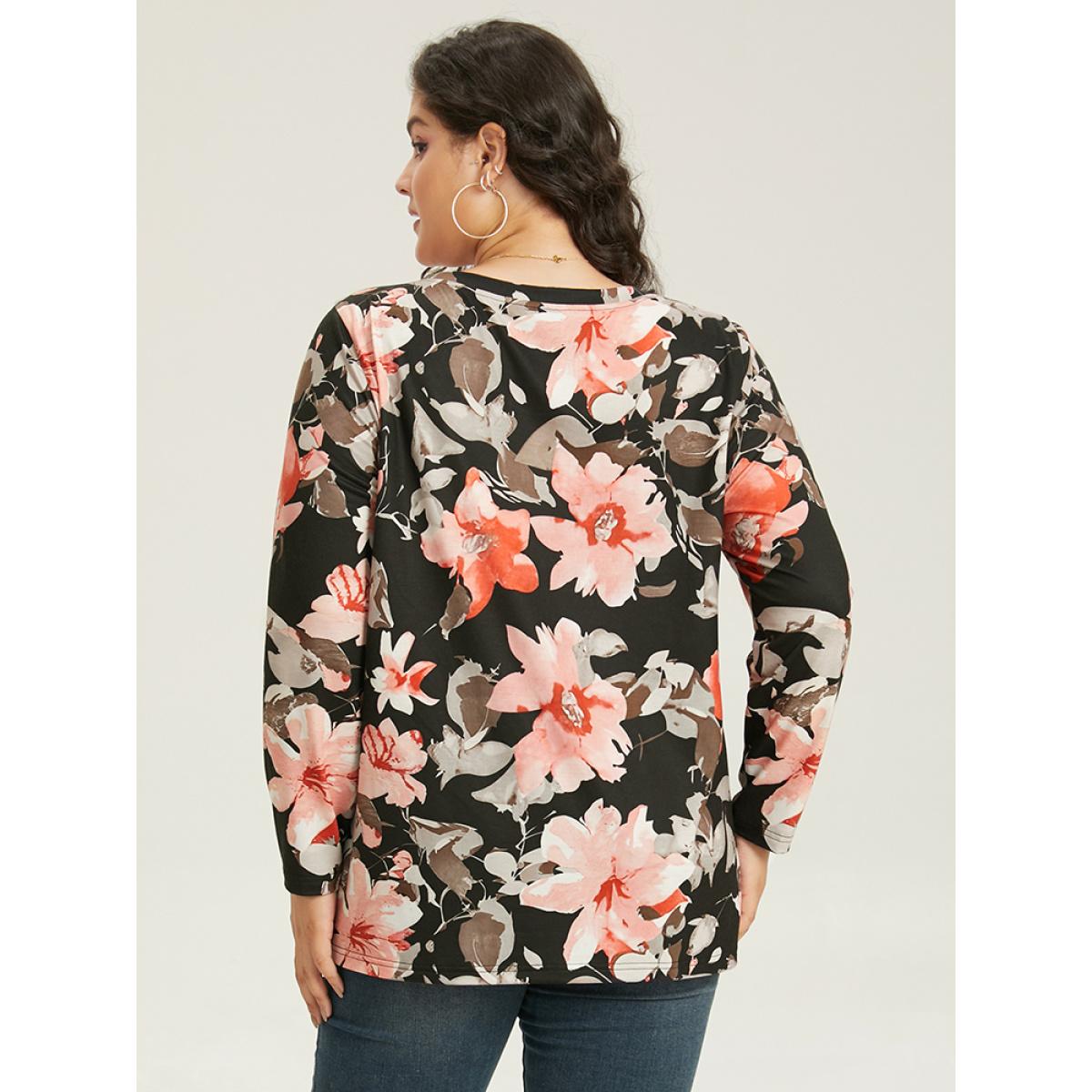 Plus Size Floral Print Crisscross V Neck T-shirt Black Women Casual Printed Floral V-neck Dailywear T-shirts BloomChic 10/M Product Image