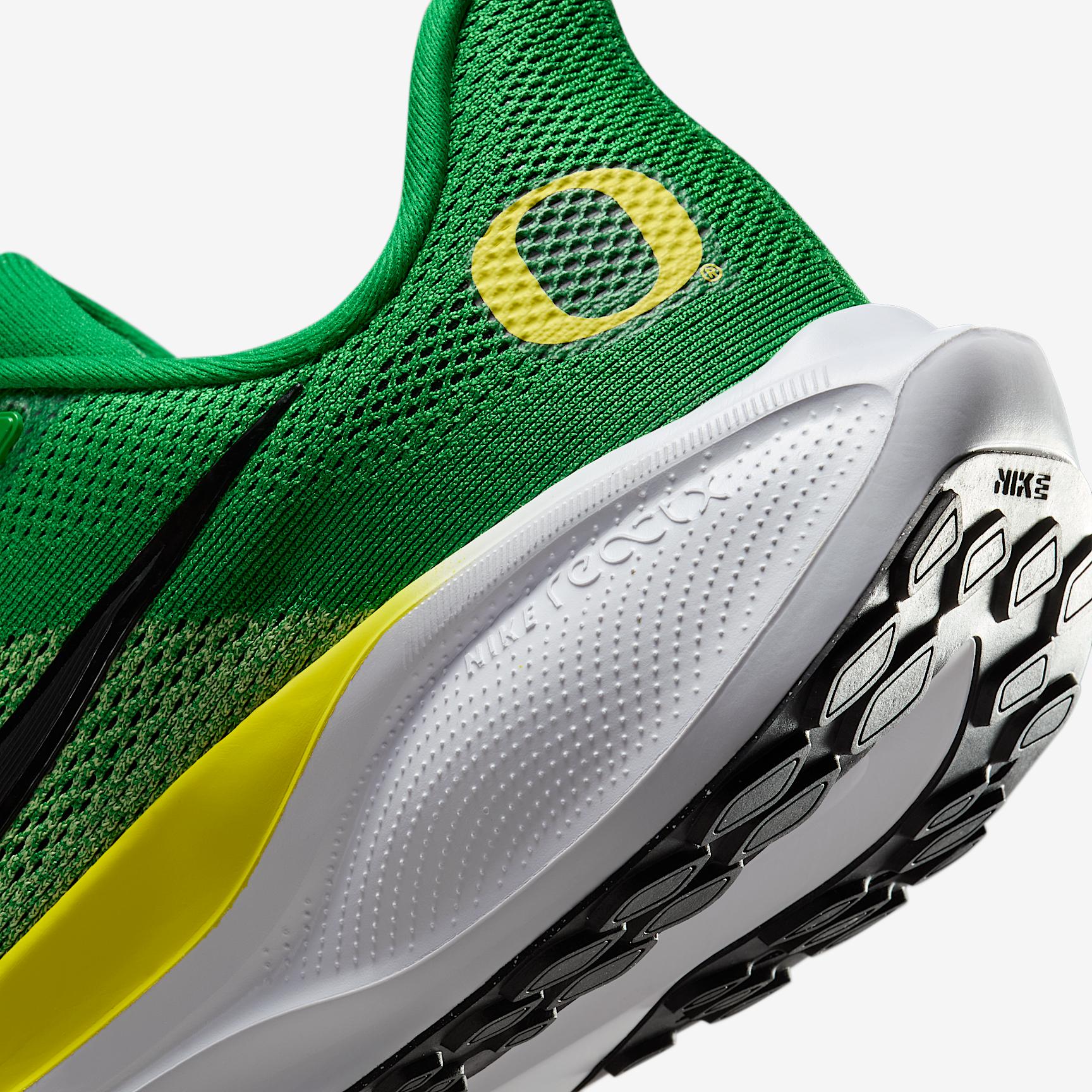 Oregon Pegasus 41 Men's Nike College Road Running Shoes Product Image
