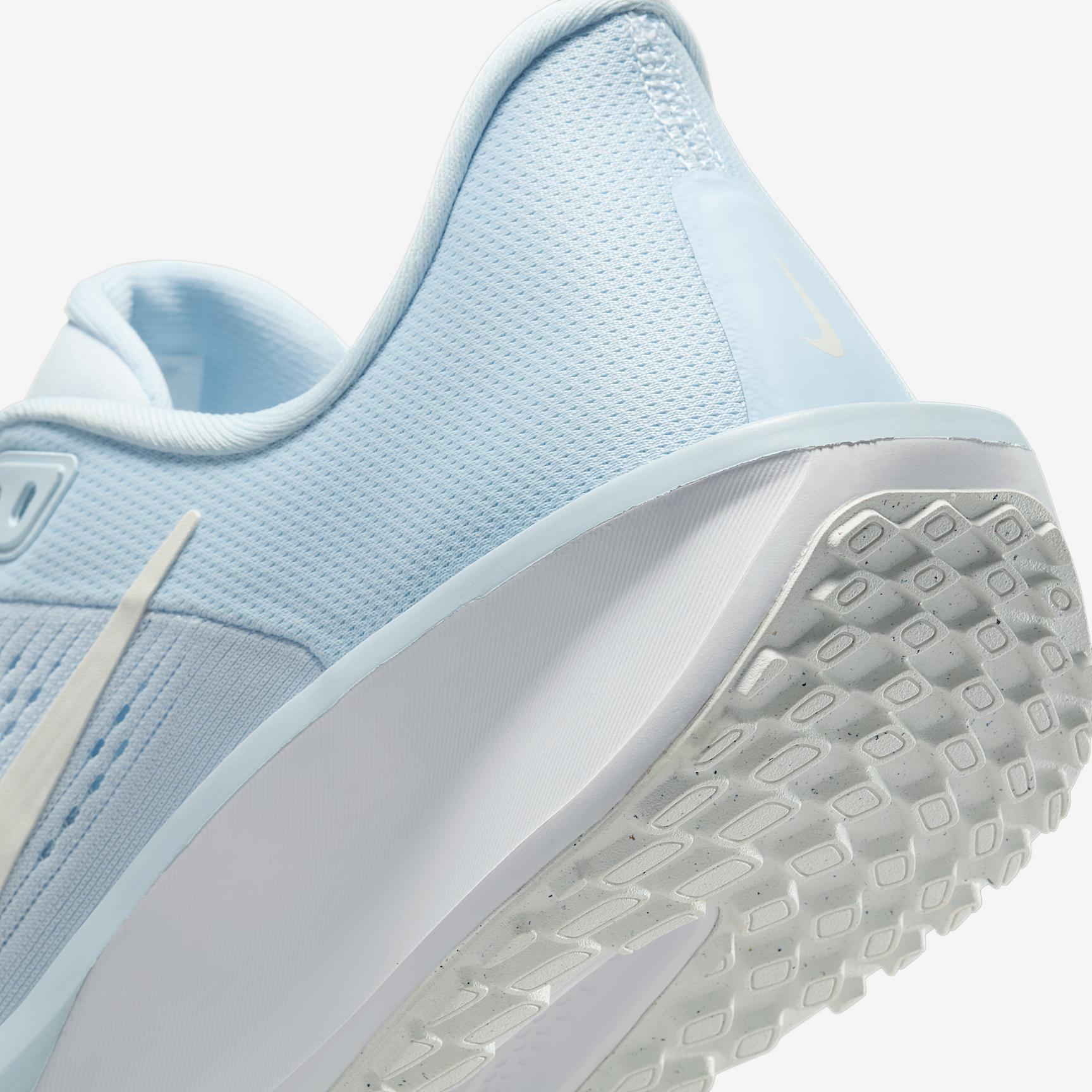Nike Womens Quest 6 Running Shoe Product Image