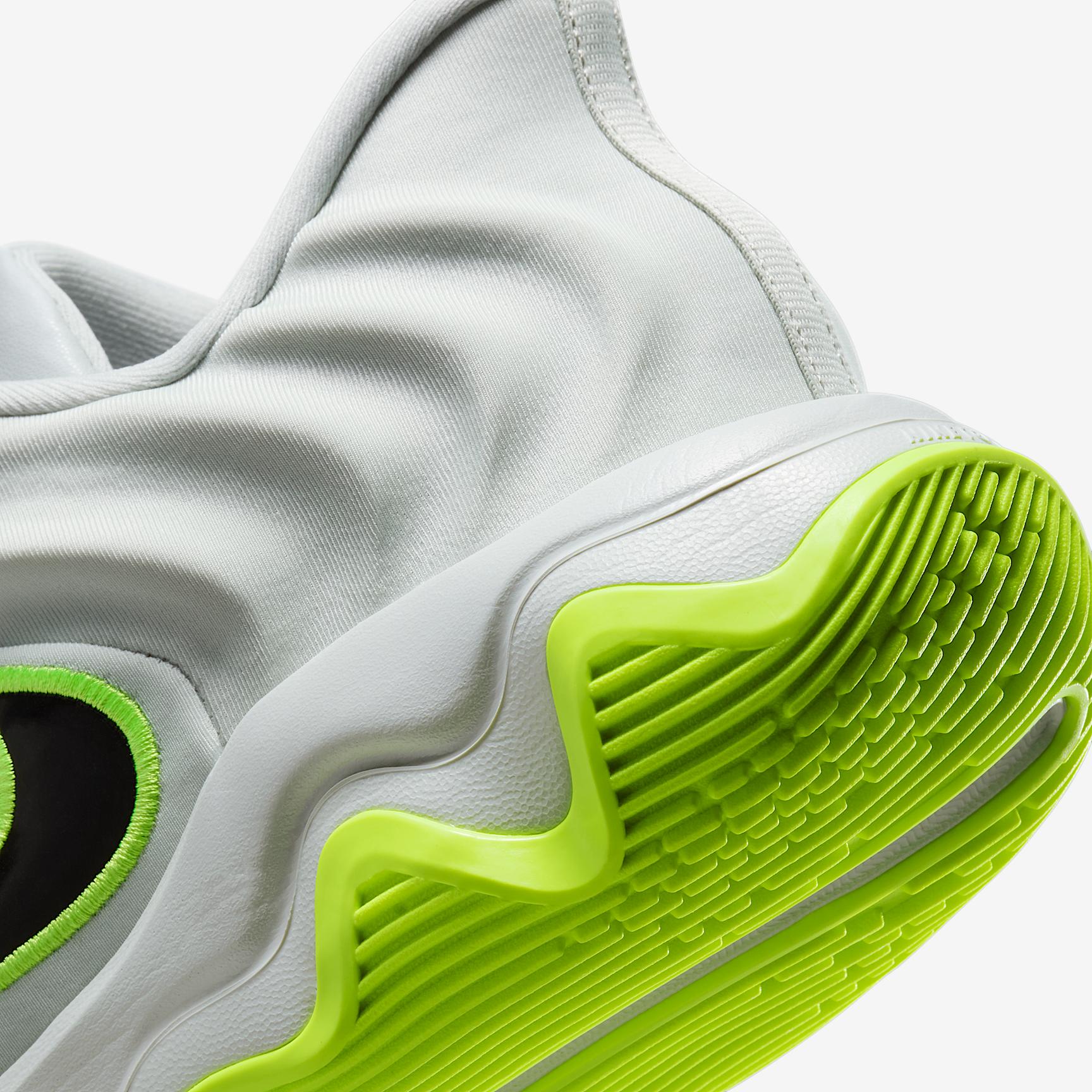 Nike Men's Giannis Immortality 4 Basketball Shoes Product Image