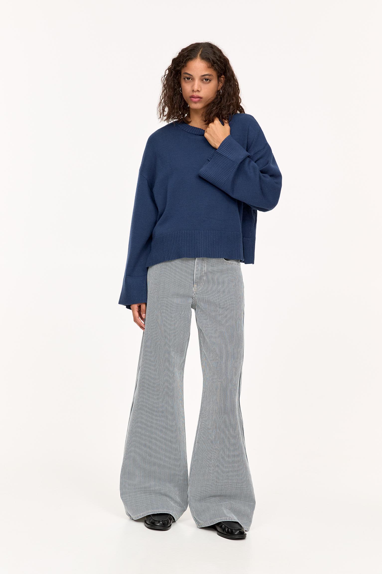 Sweater with wide sleeves Product Image